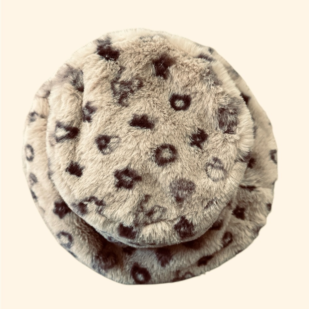 Claire’s Faux Fur Bucket Hat Beige Brown Love Star Heart Print One Size New - Picture 3 of 8